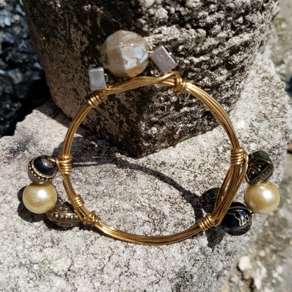 HANDMADE Metallic Gold Black Stone And Bead Wire Bracelet - Picture 6 of 7